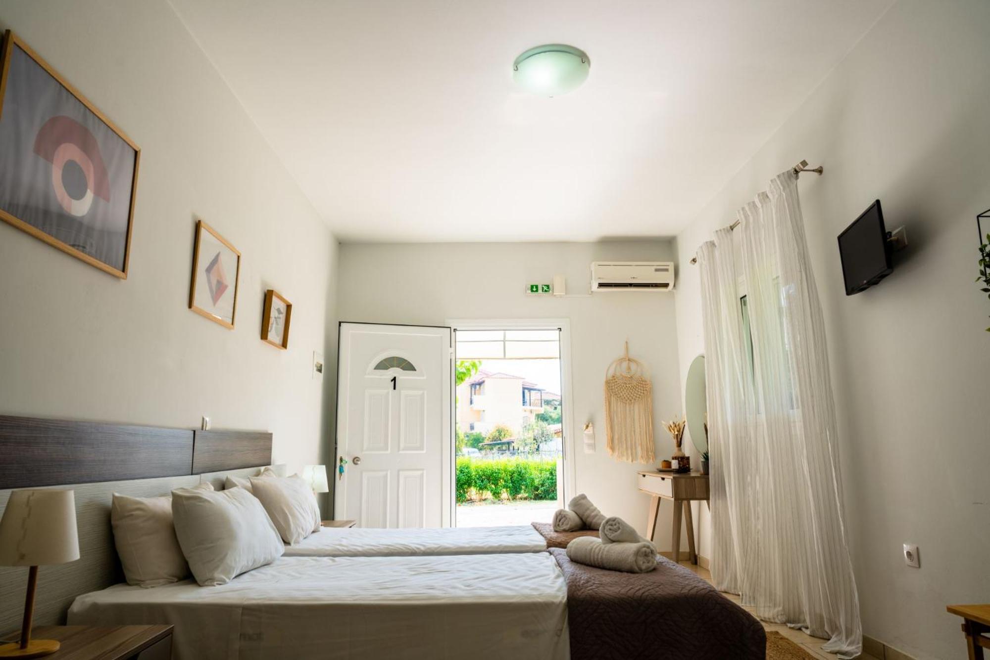 Tesys Studios And Apartments 拉加纳斯 客房 照片